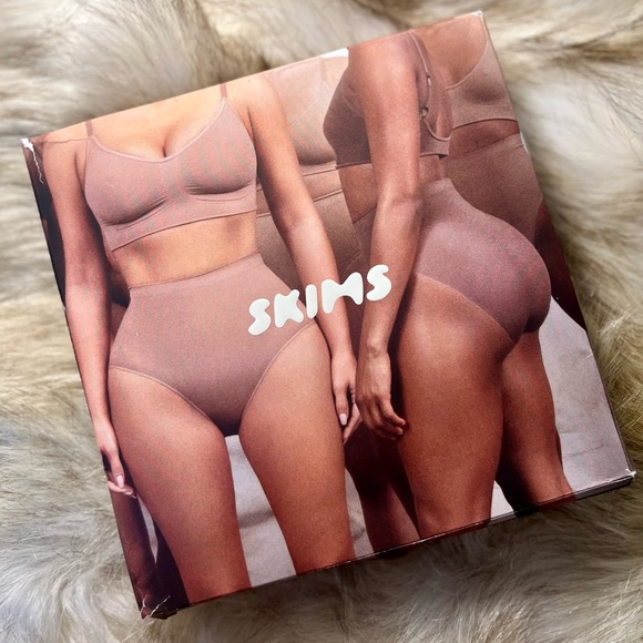 ✨NEW SKIMS HIGH WAISTED BRIEF - SIZE S - ONYX COLOR✨ - Picture 1 of 11